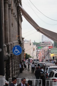 Sólo faltó la alfombra roja en la entrada para funcionarios y sus familias